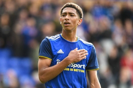 Jude Bellingham trong màu áo Birmingham City, thi đấu ở EFL Championship