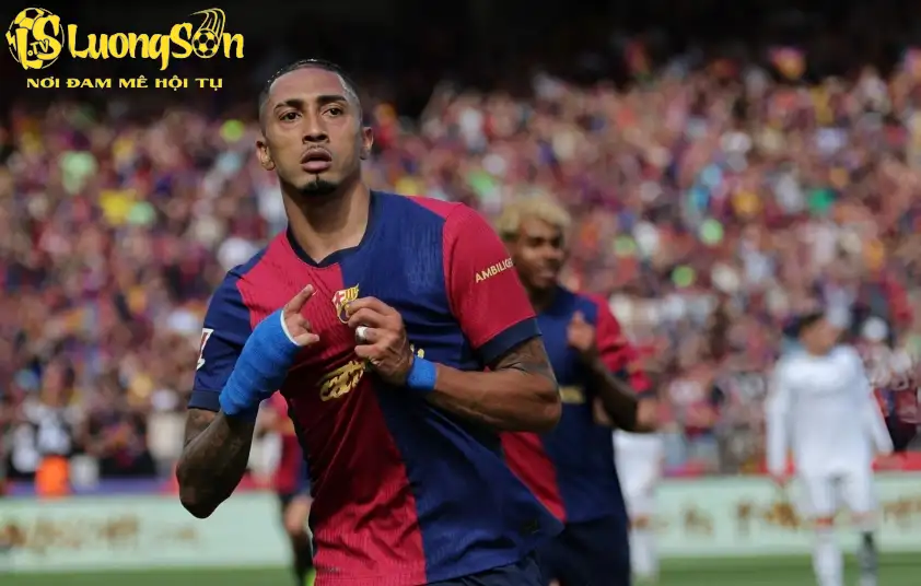 Raphinha thể hiện phong độ chói sáng trong màu áo Barcelona